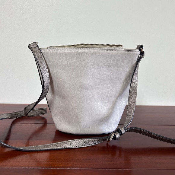 Guess Cross Body Bag - Picture 10 of 10